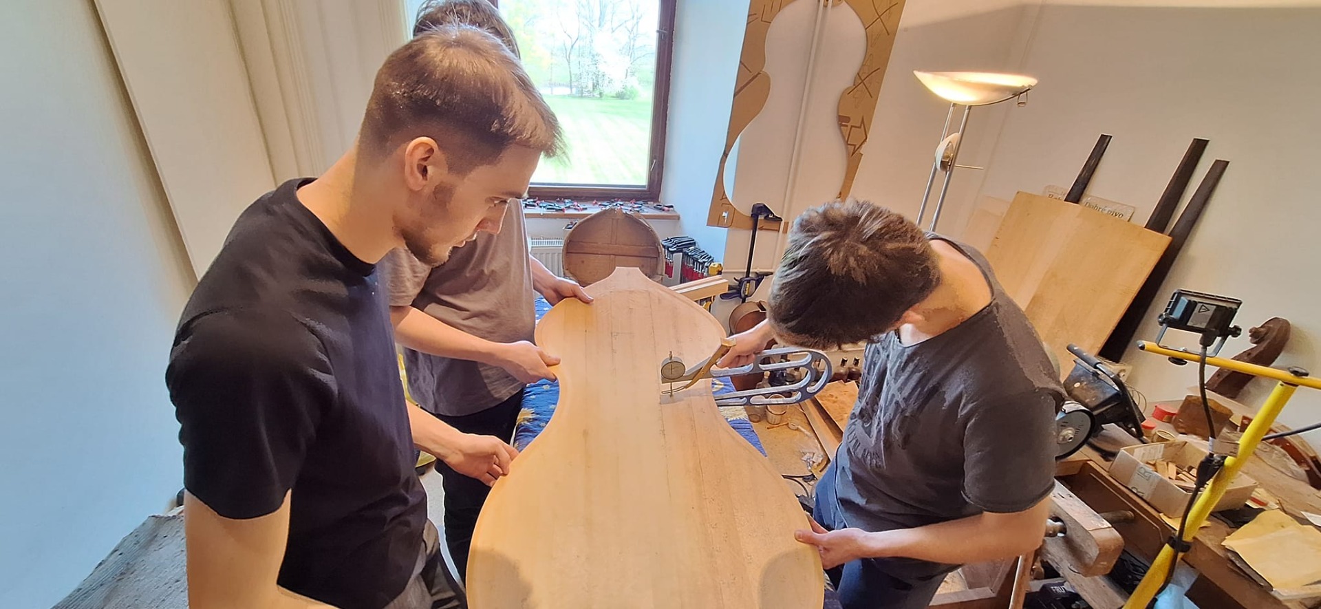 Workshop seřízení a nastavení kontrabasu - tloušťka přední desky